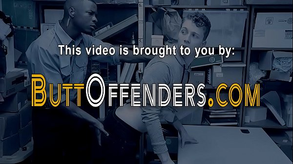 Muscled thief sucks dick